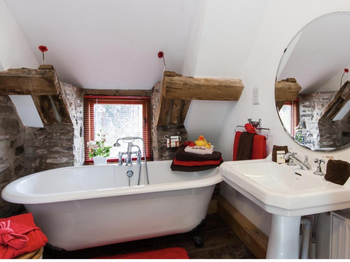 Ty Fferm Hen, Ancient Farmhouse, Coity Bach Talybont-on-Usk Luaran gambar