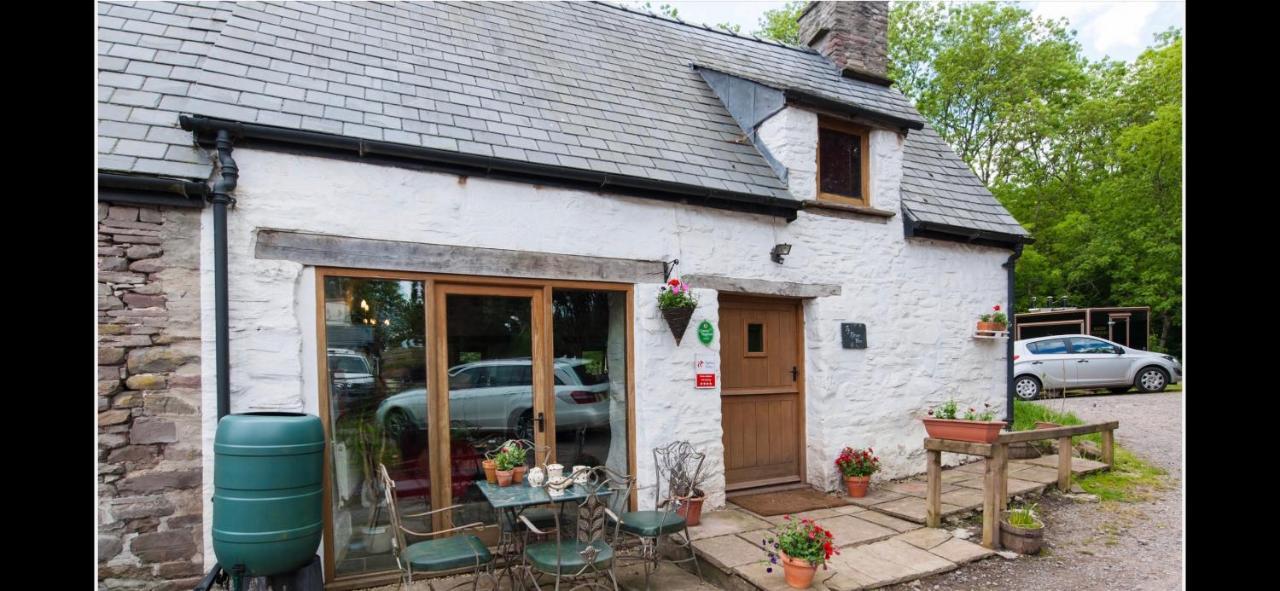 Ty Fferm Hen, Ancient Farmhouse, Coity Bach Talybont-on-Usk Luaran gambar