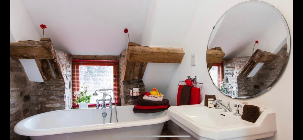 Ty Fferm Hen, Ancient Farmhouse, Coity Bach Talybont-on-Usk Luaran gambar