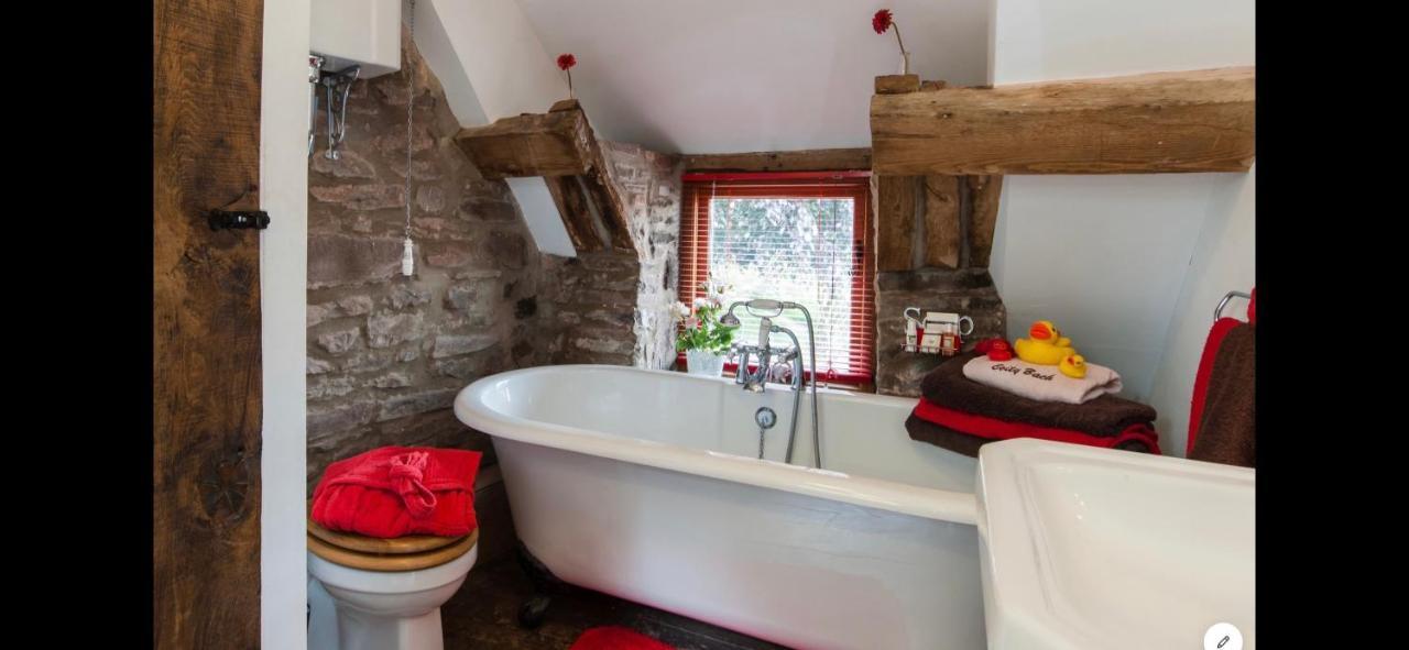 Ty Fferm Hen, Ancient Farmhouse, Coity Bach Talybont-on-Usk Luaran gambar